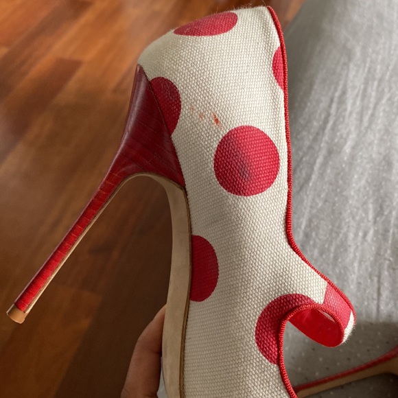 Manolo Blahnik red polka dot heels - Picture 9 of 10
